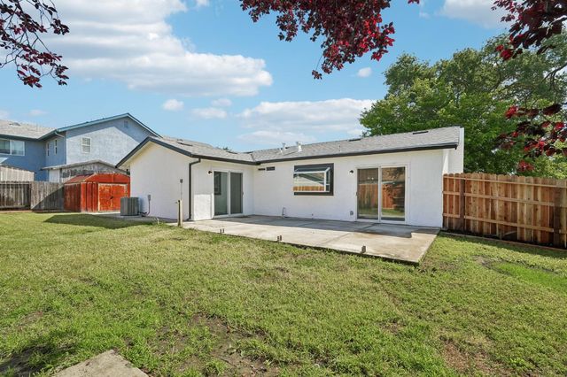 1 Spike Ct, Sacramento, CA 95823