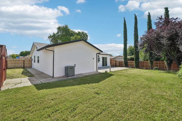 1 Spike Ct, Sacramento, CA 95823