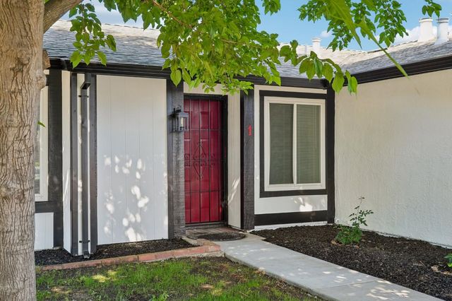 1 Spike Ct, Sacramento, CA 95823