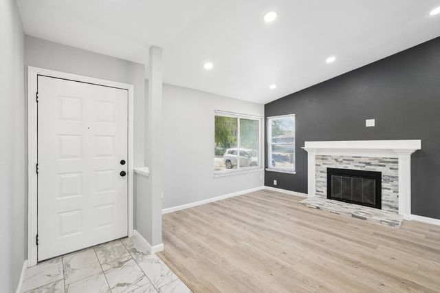 1 Spike Ct, Sacramento, CA 95823