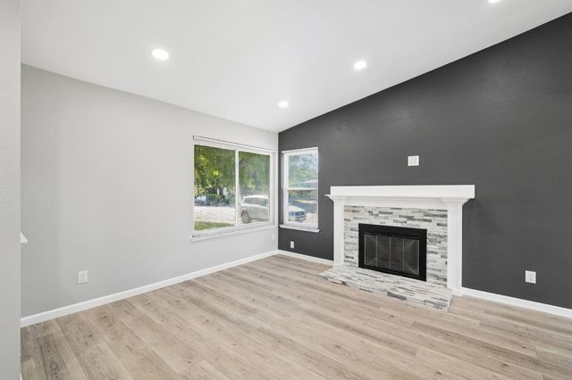1 Spike Ct, Sacramento, CA 95823