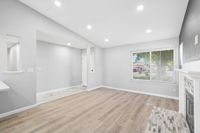 1 Spike Ct, Sacramento, CA 95823