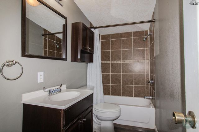 2719 PINE STREET, Vernon, TX 76384