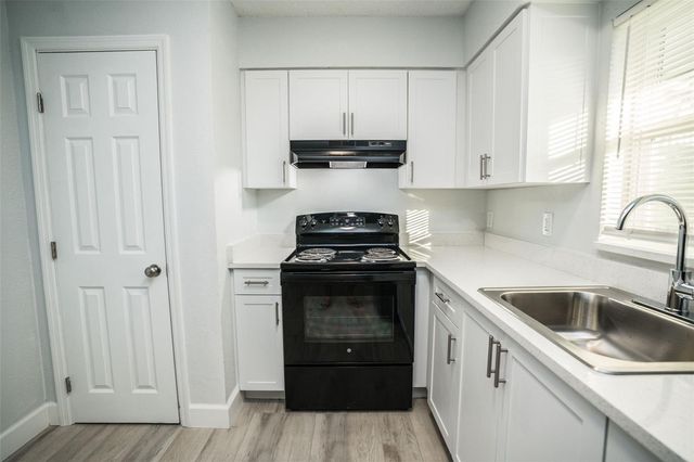 11314 N 52ND STREET B17, Tampa, FL 33617