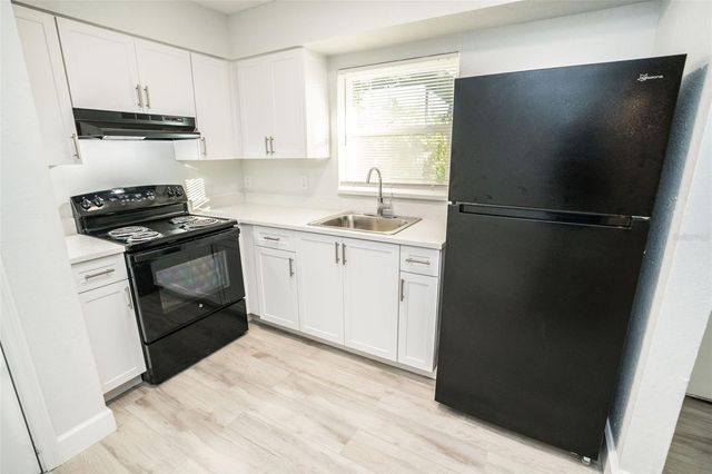 11314 N 52ND STREET B17, Tampa, FL 33617