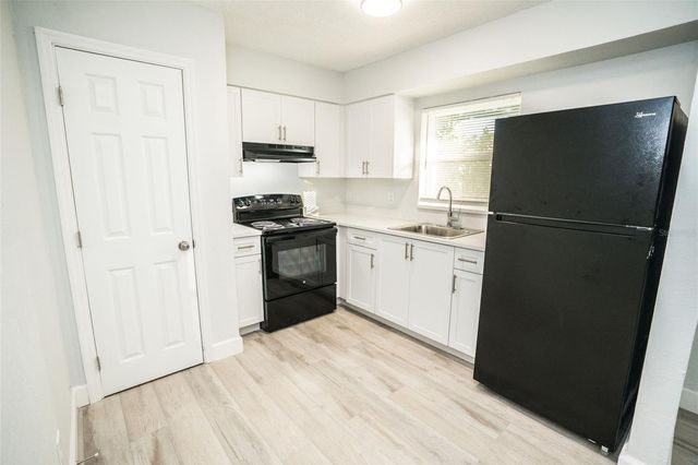 11314 N 52ND STREET B17, Tampa, FL 33617