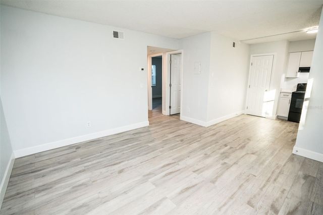 11314 N 52ND STREET B17, Tampa, FL 33617