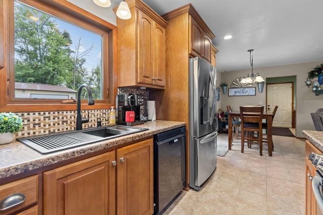 N5328 COLLIER ROAD, New London, WI 54961