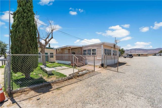 2121 Nadeau C-1, Mojave, CA 93501