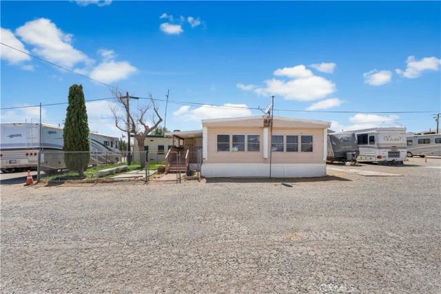 2121 Nadeau C-1, Mojave, CA 93501