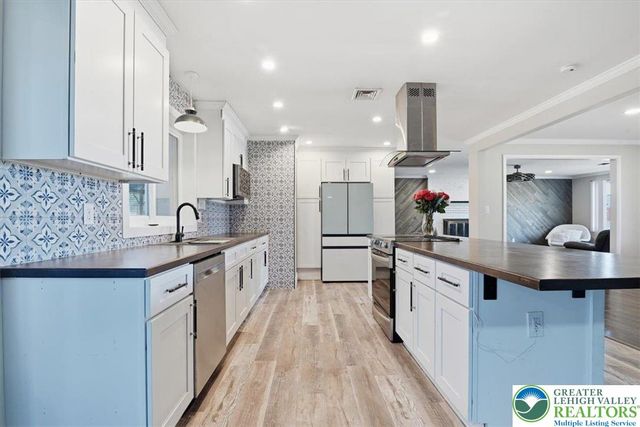 5429 Curtis Drive, North Whitehall Twp, PA 18078