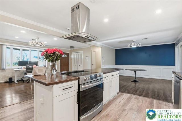 5429 Curtis Drive, North Whitehall Twp, PA 18078