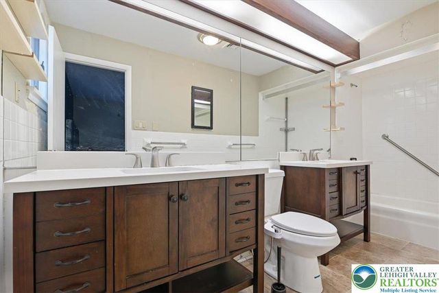 5429 Curtis Drive, North Whitehall Twp, PA 18078