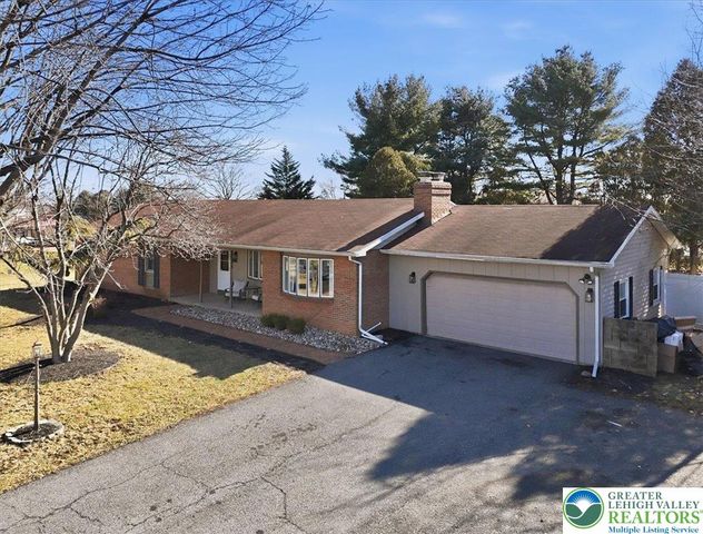5429 Curtis Drive, North Whitehall Twp, PA 18078