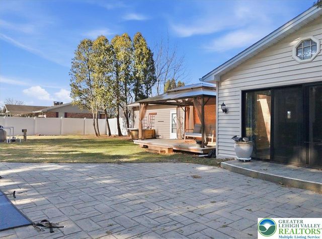 5429 Curtis Drive, North Whitehall Twp, PA 18078