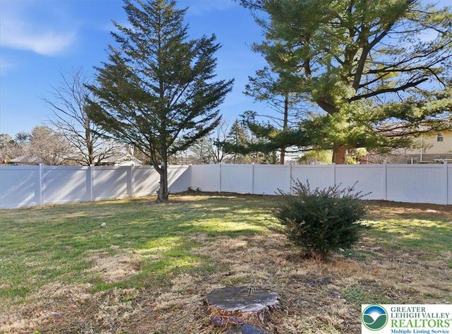 5429 Curtis Drive, North Whitehall Twp, PA 18078