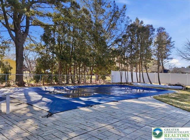 5429 Curtis Drive, North Whitehall Twp, PA 18078