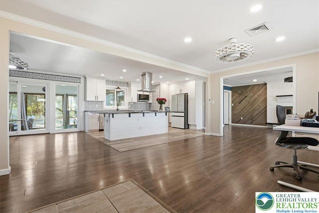 5429 Curtis Drive, North Whitehall Twp, PA 18078