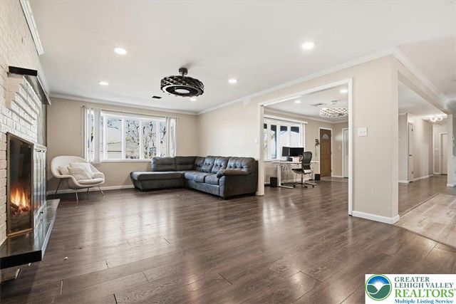 5429 Curtis Drive, North Whitehall Twp, PA 18078