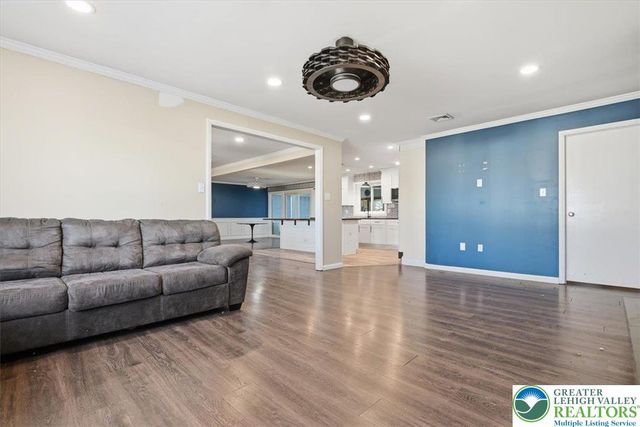 5429 Curtis Drive, North Whitehall Twp, PA 18078