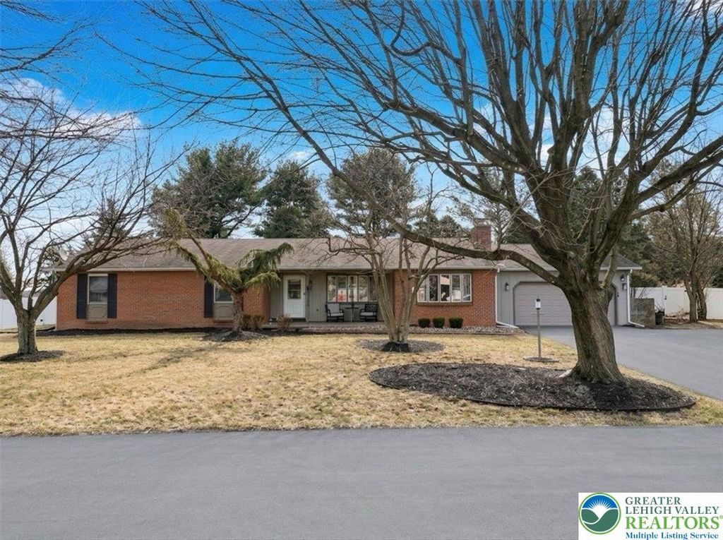 5429 Curtis Drive, North Whitehall Twp, PA 18078