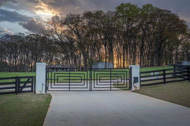 1017 Fleeman Road, Hoschton, GA 30548