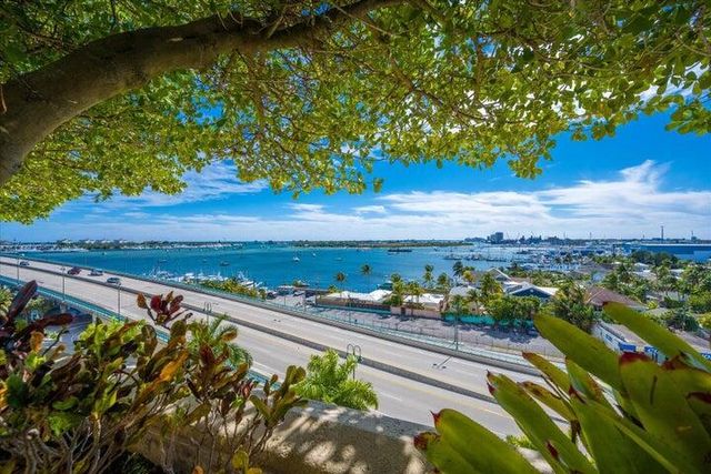 2650 Lake Shore Drive 1004, Riviera Beach, FL 33404