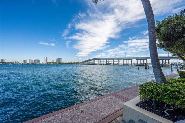 2650 Lake Shore Drive 1004, Riviera Beach, FL 33404