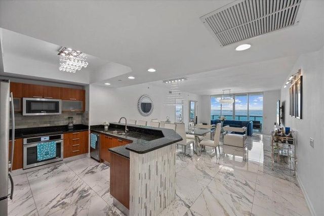 2650 Lake Shore Drive 1004, Riviera Beach, FL 33404