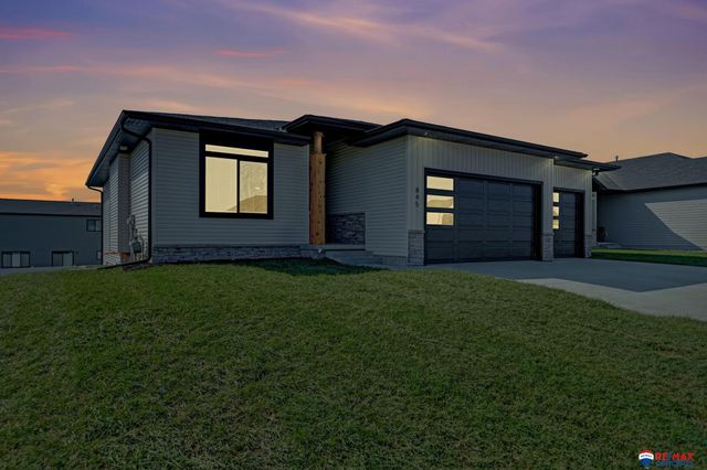 527 N 108 Street, Lincoln, NE 68527