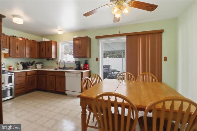 497 CROSSWINDS DR, Lititz, PA 17543