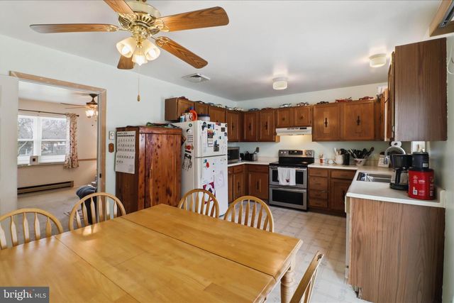 497 CROSSWINDS DR, Lititz, PA 17543