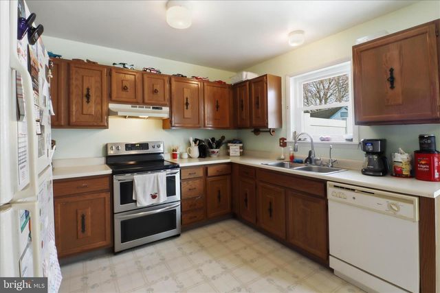 497 CROSSWINDS DR, Lititz, PA 17543