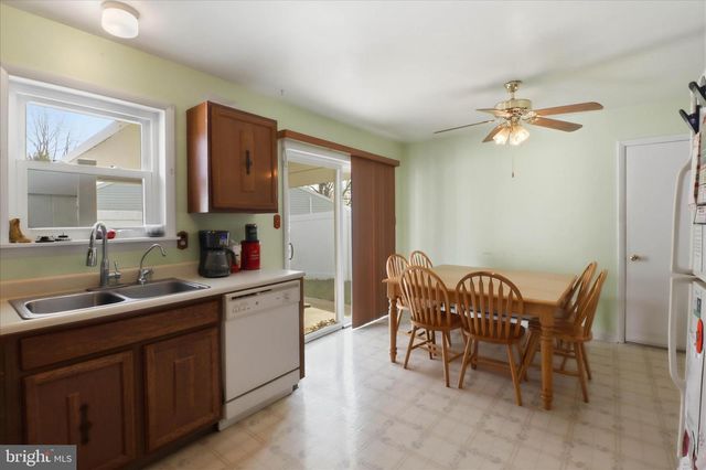 497 CROSSWINDS DR, Lititz, PA 17543