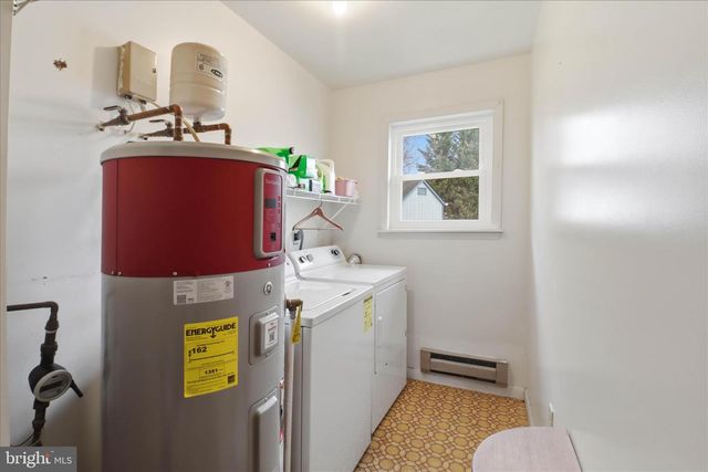 497 CROSSWINDS DR, Lititz, PA 17543