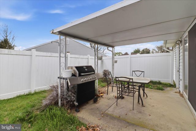 497 CROSSWINDS DR, Lititz, PA 17543