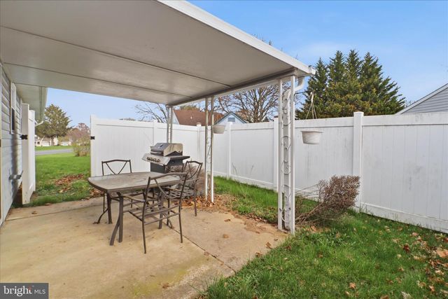 497 CROSSWINDS DR, Lititz, PA 17543