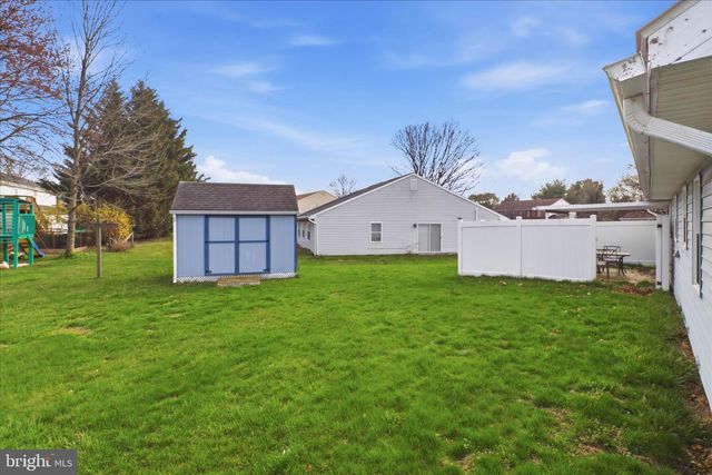 497 CROSSWINDS DR, Lititz, PA 17543