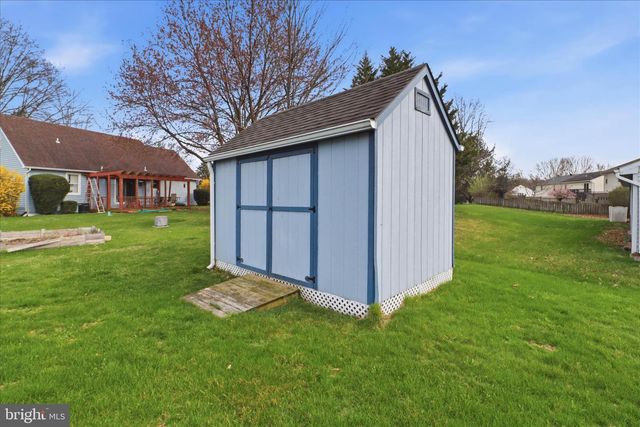 497 CROSSWINDS DR, Lititz, PA 17543
