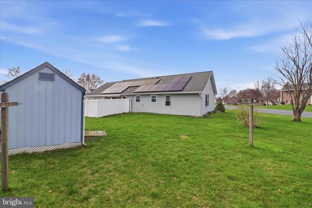 497 CROSSWINDS DR, Lititz, PA 17543