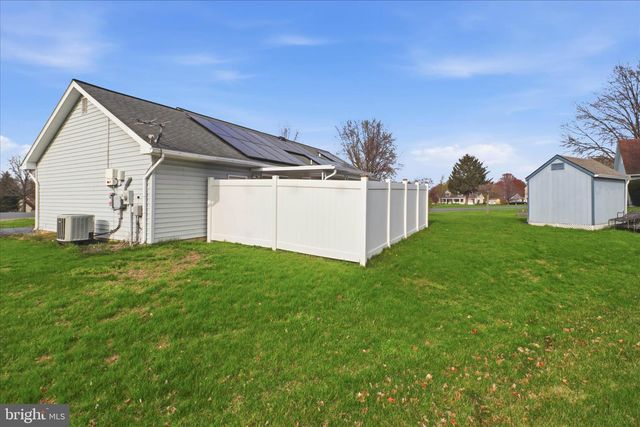 497 CROSSWINDS DR, Lititz, PA 17543