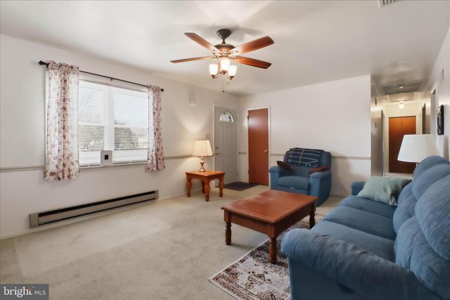 497 CROSSWINDS DR, Lititz, PA 17543