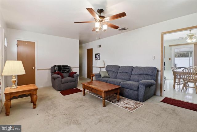 497 CROSSWINDS DR, Lititz, PA 17543