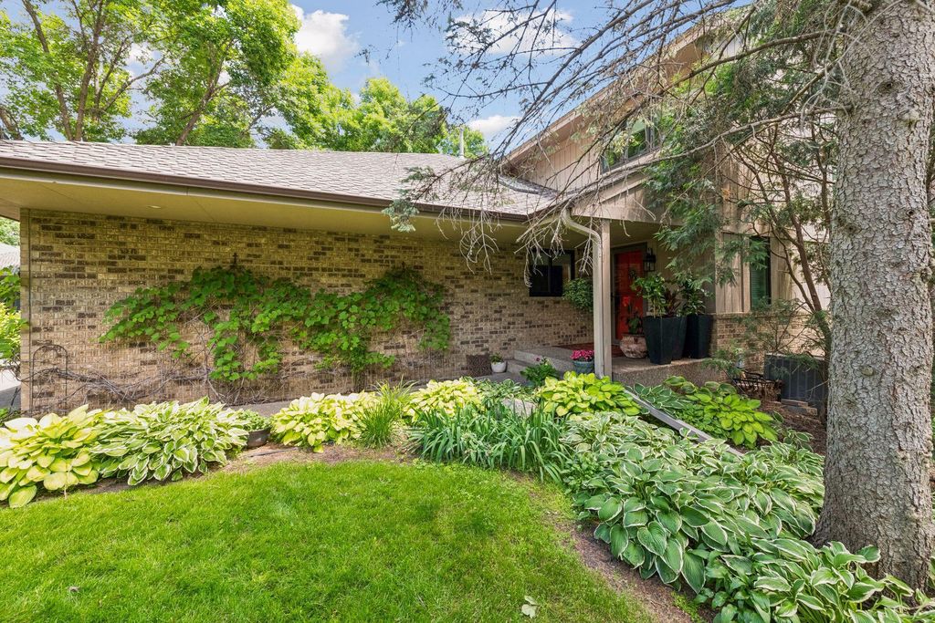 1140 Hollybrook Drive, Wayzata, MN 55391 — photo 2