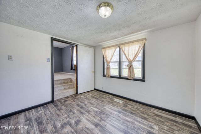1021 Jacksboro Ave, Rocky Top, TN 37769