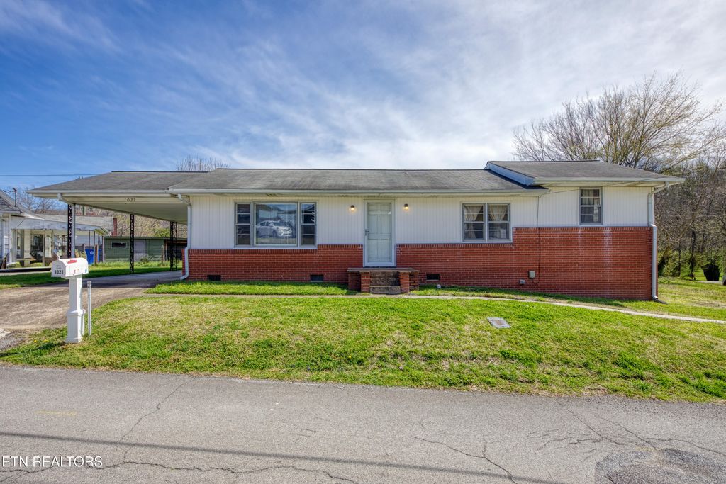 1021 Jacksboro Ave, Rocky Top, TN 37769