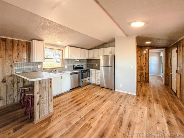 18029 W Sugar Hollow Road, Park Hill, OK 74451