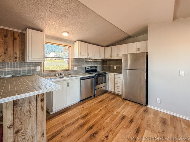 18029 W Sugar Hollow Road, Park Hill, OK 74451