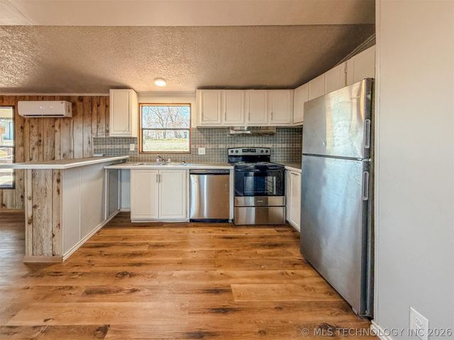 18029 W Sugar Hollow Road, Park Hill, OK 74451