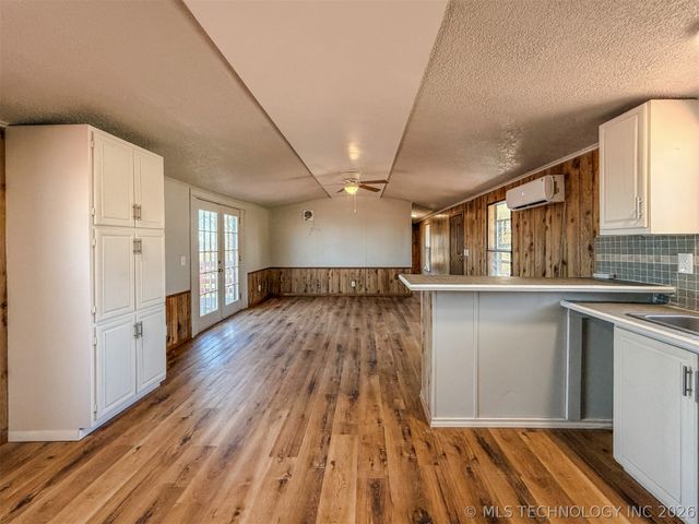 18029 W Sugar Hollow Road, Park Hill, OK 74451